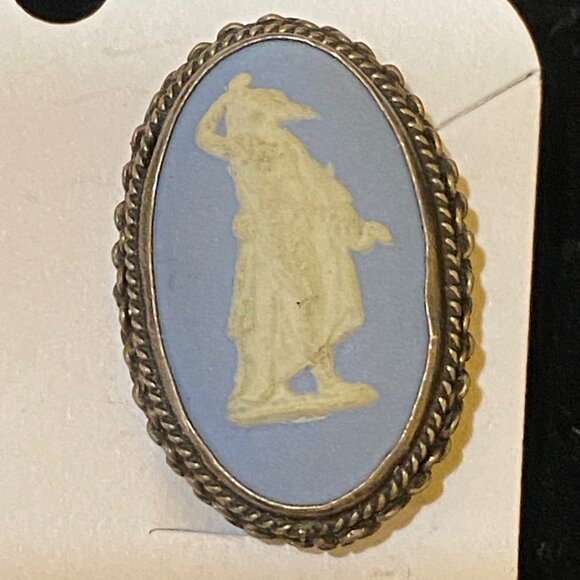 1" x 5/8" Vintage Wedgwood Style Blue & White Cameo Clip-On Earrings Oval Shape - Picture 1 of 12